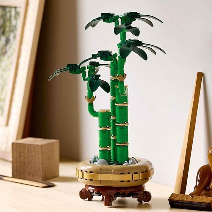 LEGO Botanicals Lucky Bamboo 10344 - Box and built model with decorative pebble pot